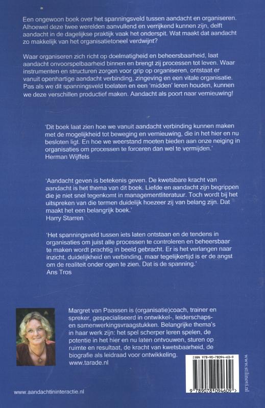 Achterkant van Aandacht in interactie