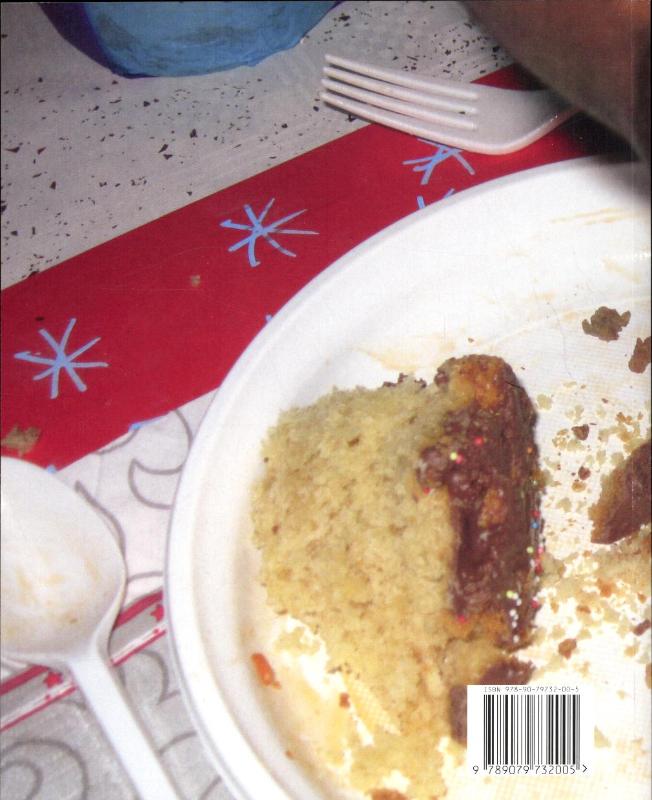 Achterkant van De schaap ligt op de keukentafel