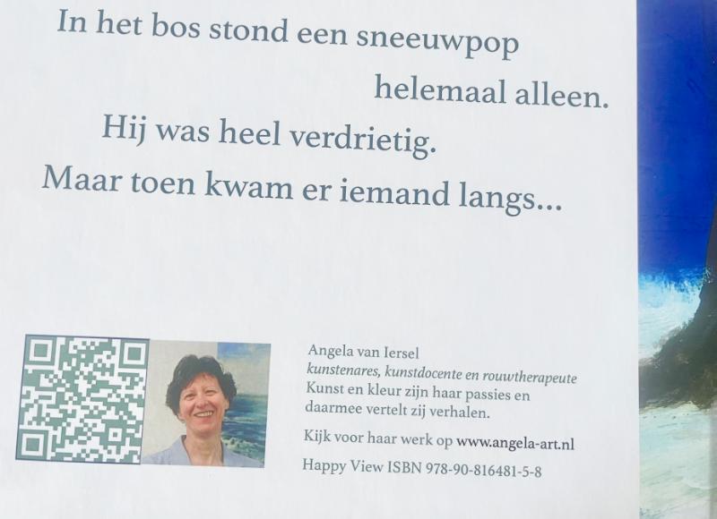 Achterkant van De lachende sneeuwpop