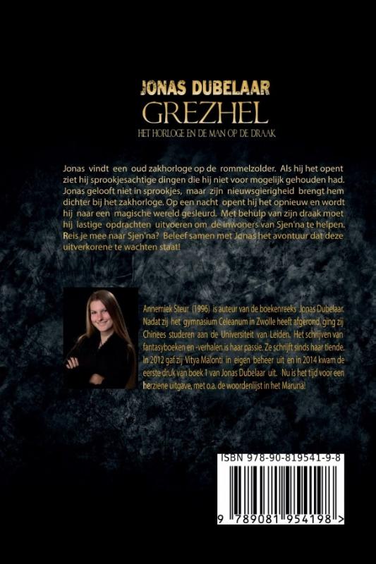 Achterkant van Grezhel, het horloge en de man op de draak