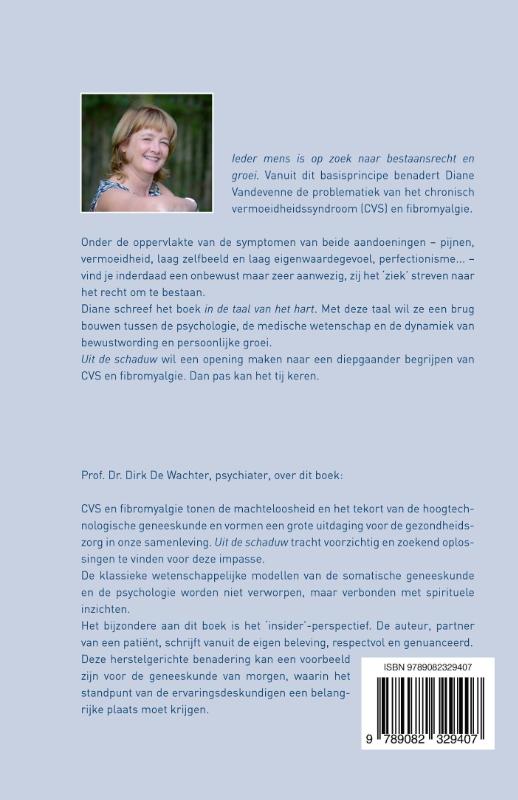 Achterkant van Uit de schaduw
