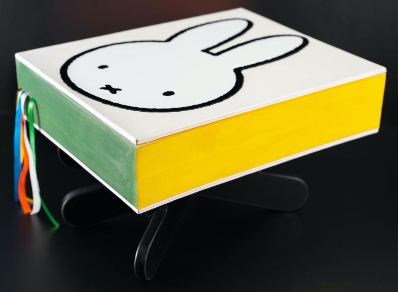 Achterkant van Nijntje XXL Miffy