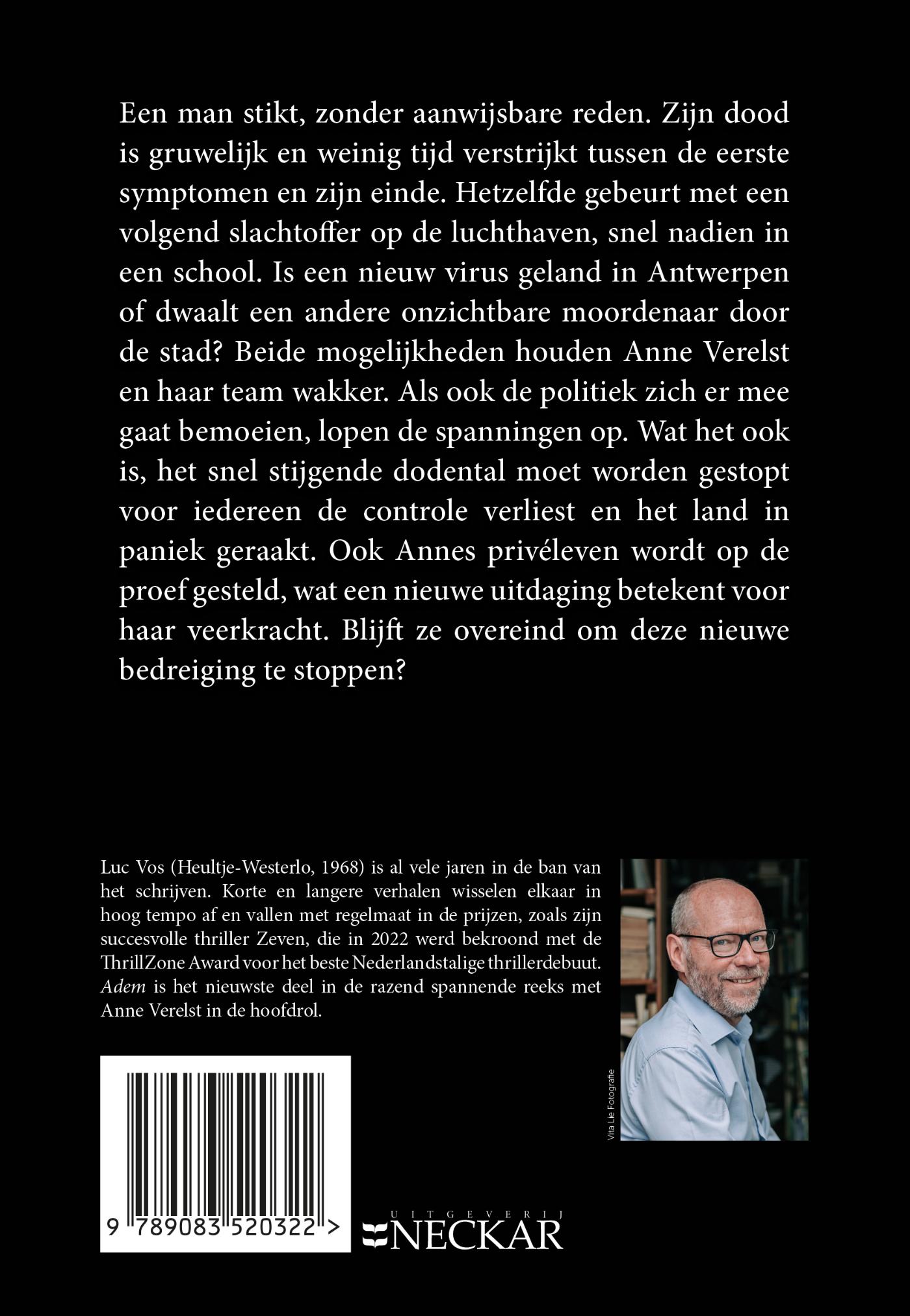 Achterkant van Adem