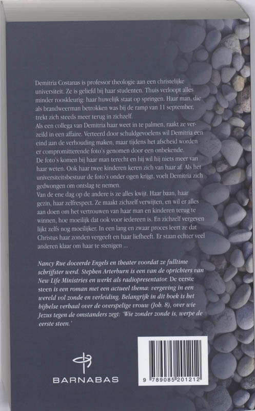 Achterkant van De eerste steen