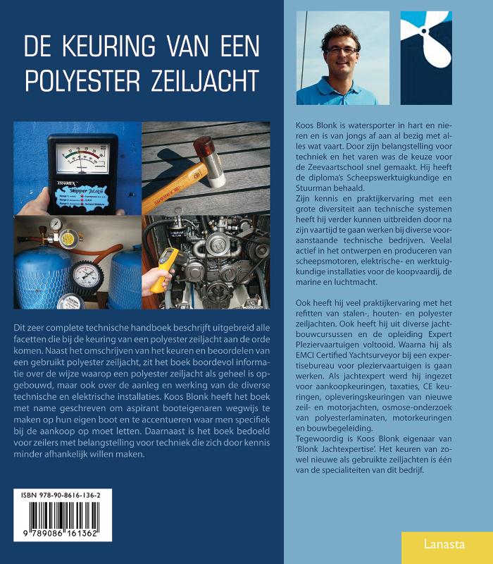 Achterkant van De keuring van een polyester zeiljacht