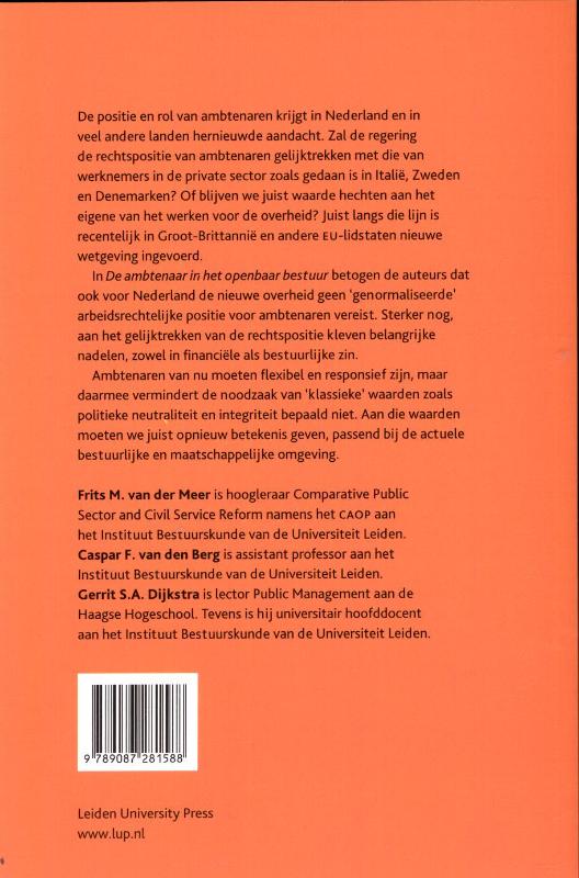 Achterkant van De ambtenaar in het openbaar bestuur