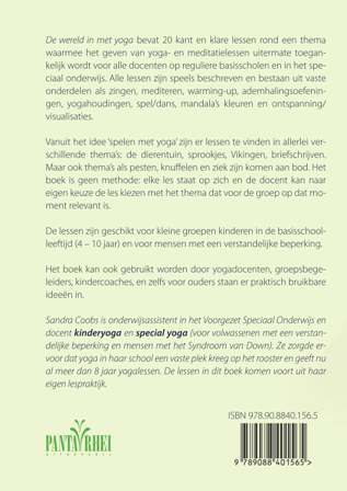 Achterkant van De wereld in met yoga