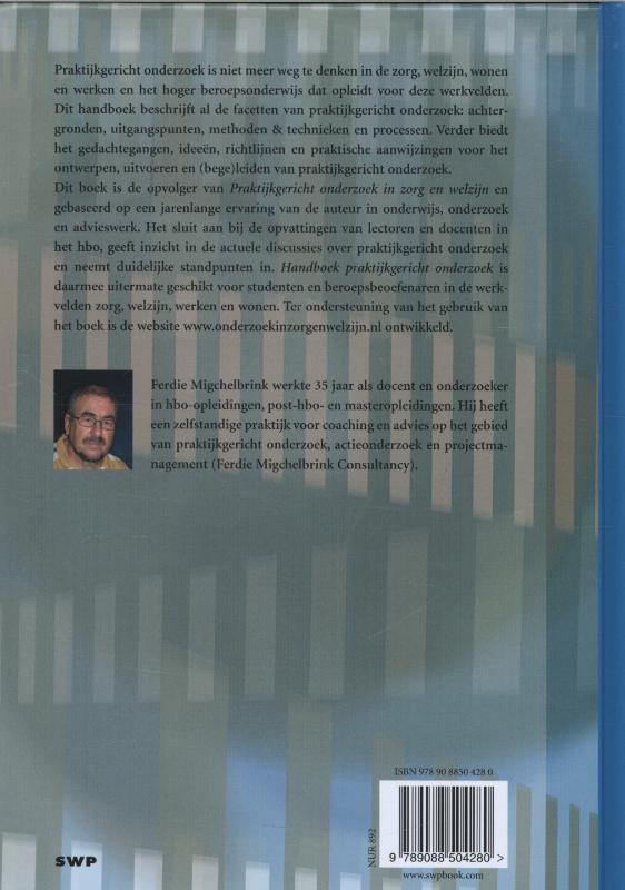 Achterkant van Handboek praktijkgericht onderzoek
