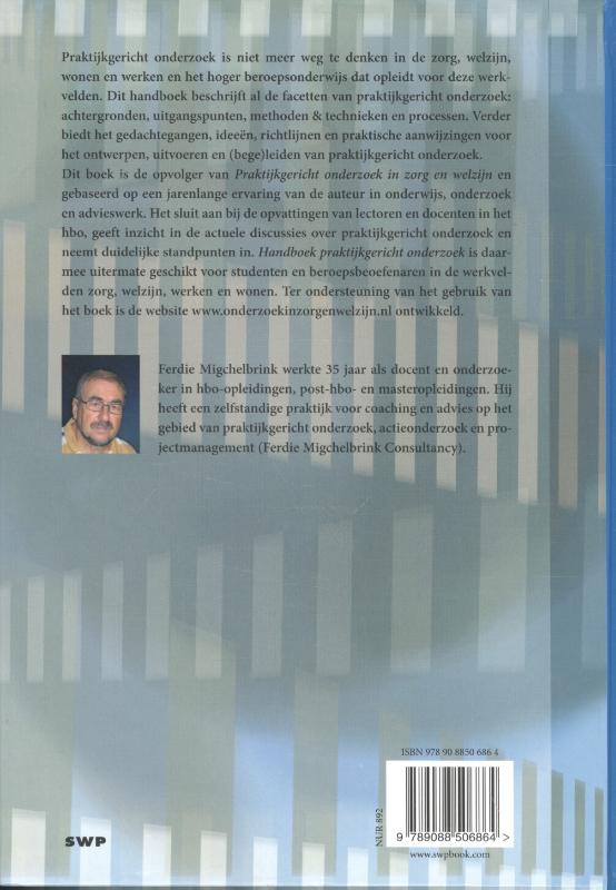 Achterkant van Handboek praktijkgericht onderzoek