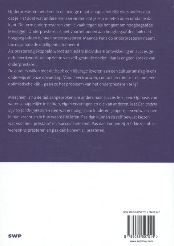 Achterkant van Een andere kijk op (onder)presteren