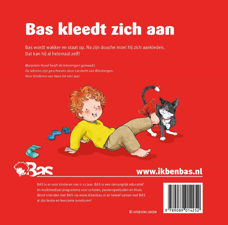 Achterkant van Bas kleedt zich aan