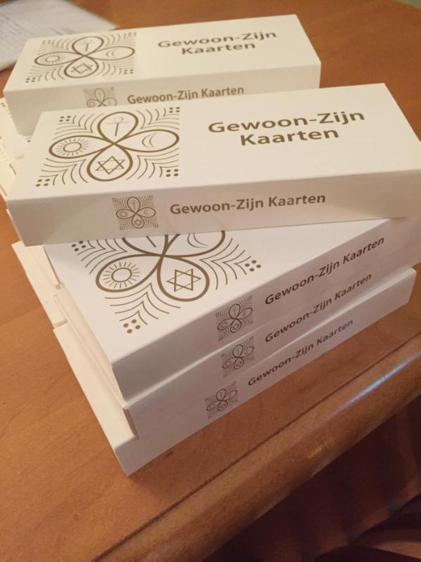 Achterkant van Gewoon zijn