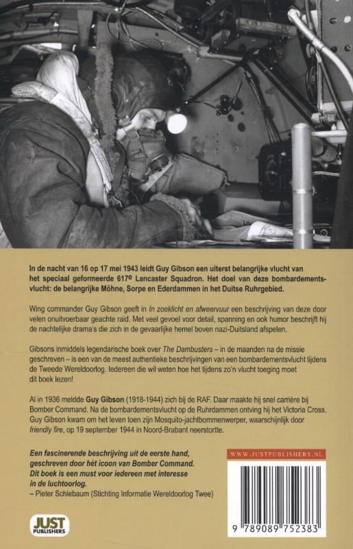Achterkant van In zoeklicht en afweervuur