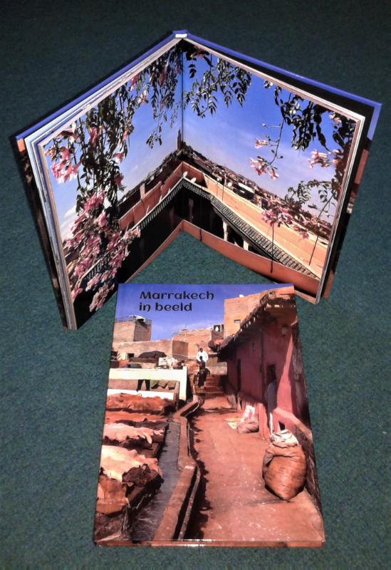 Achterkant van Marrakech in beeld.