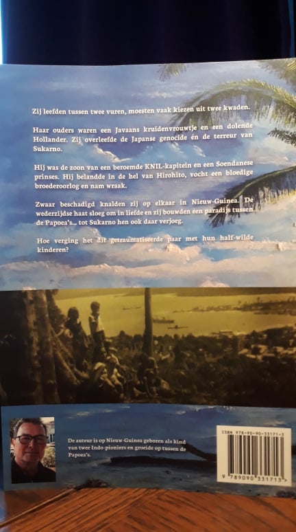 Achterkant van Tussen twee Vuren