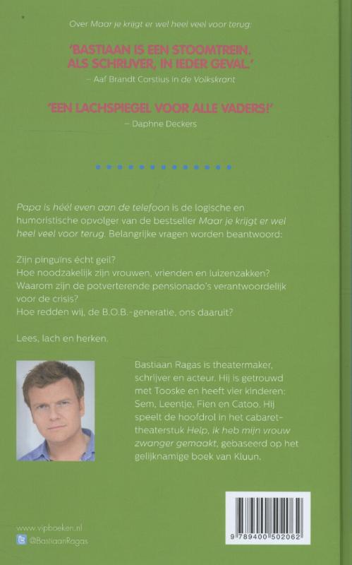 Achterkant van Papa is heel even aan de telefoon