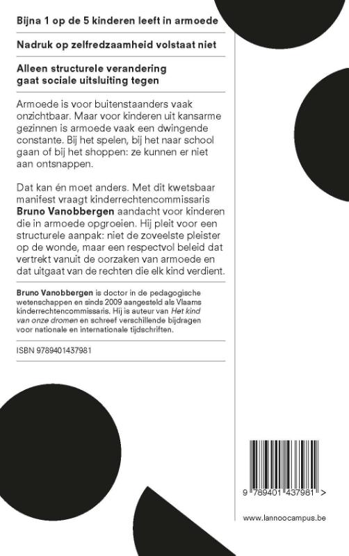 Achterkant van Spelen in zwarte sneeuw