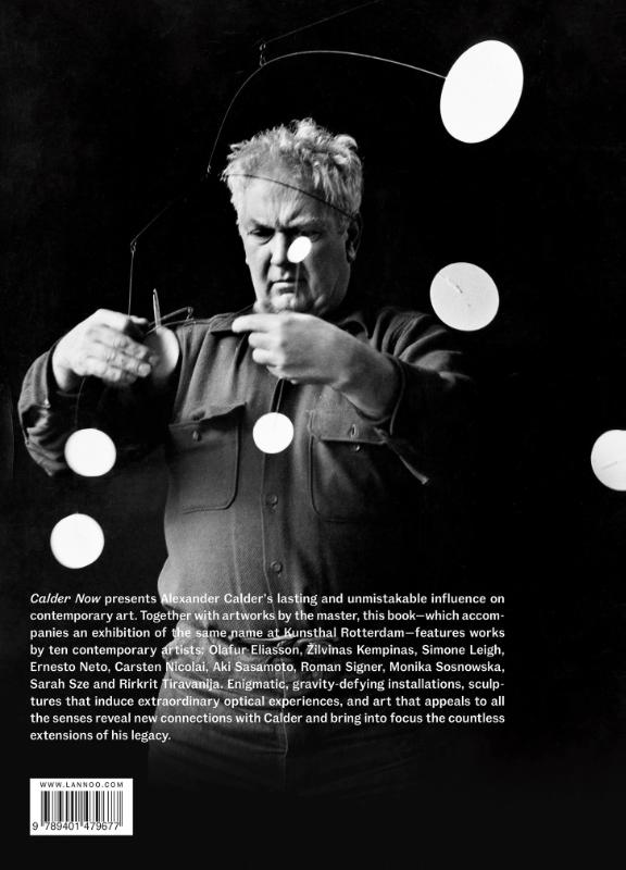 Achterkant van Calder Now