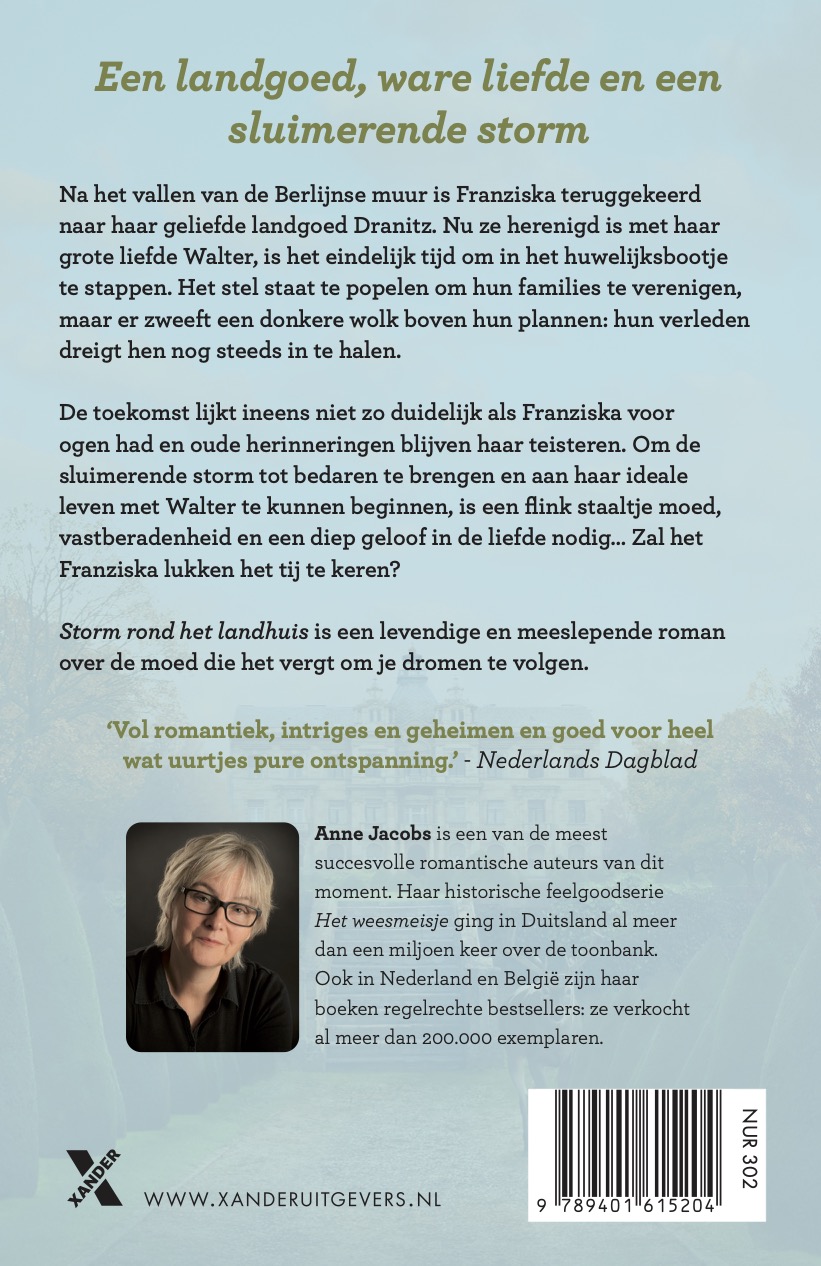 Achterkant van Storm rond het landhuis