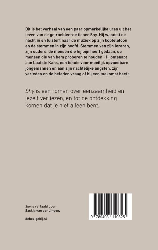 Achterkant van Shy