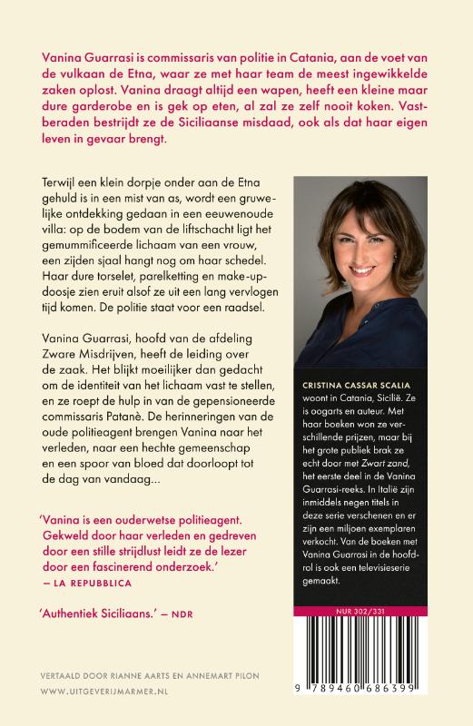 Achterkant van Zwart zand