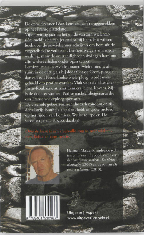 Achterkant van Over de keien
