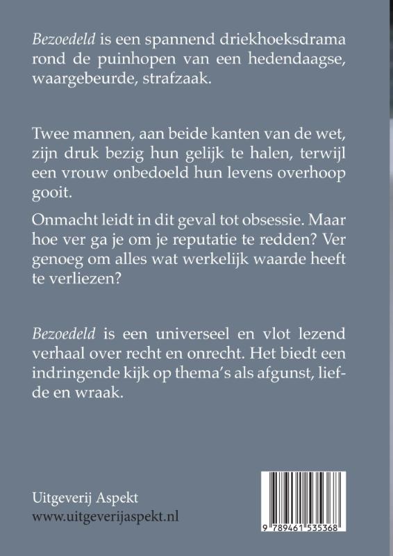 Achterkant van Bezoedeld