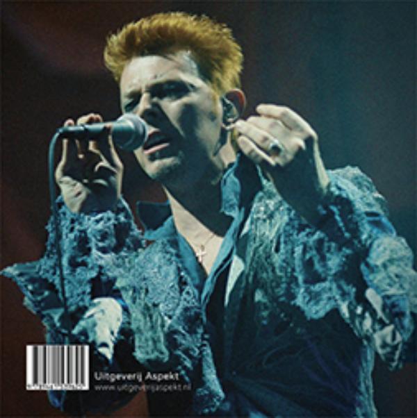 Achterkant van David Bowie on stage in Holland