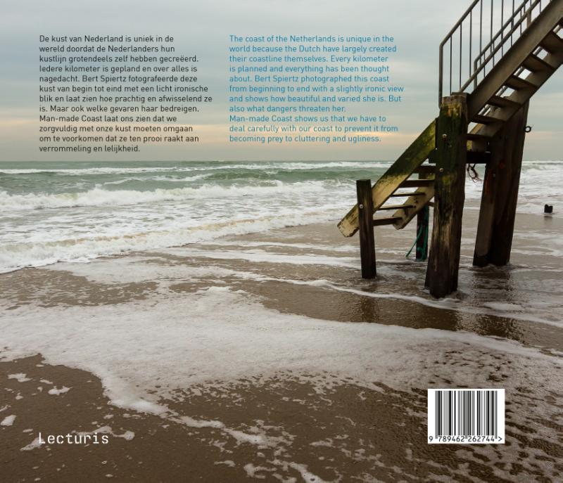 Achterkant van Man Made Coast