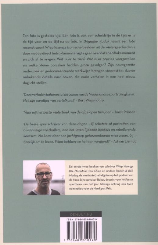 Achterkant van Brigadier Kodak neemt een foto