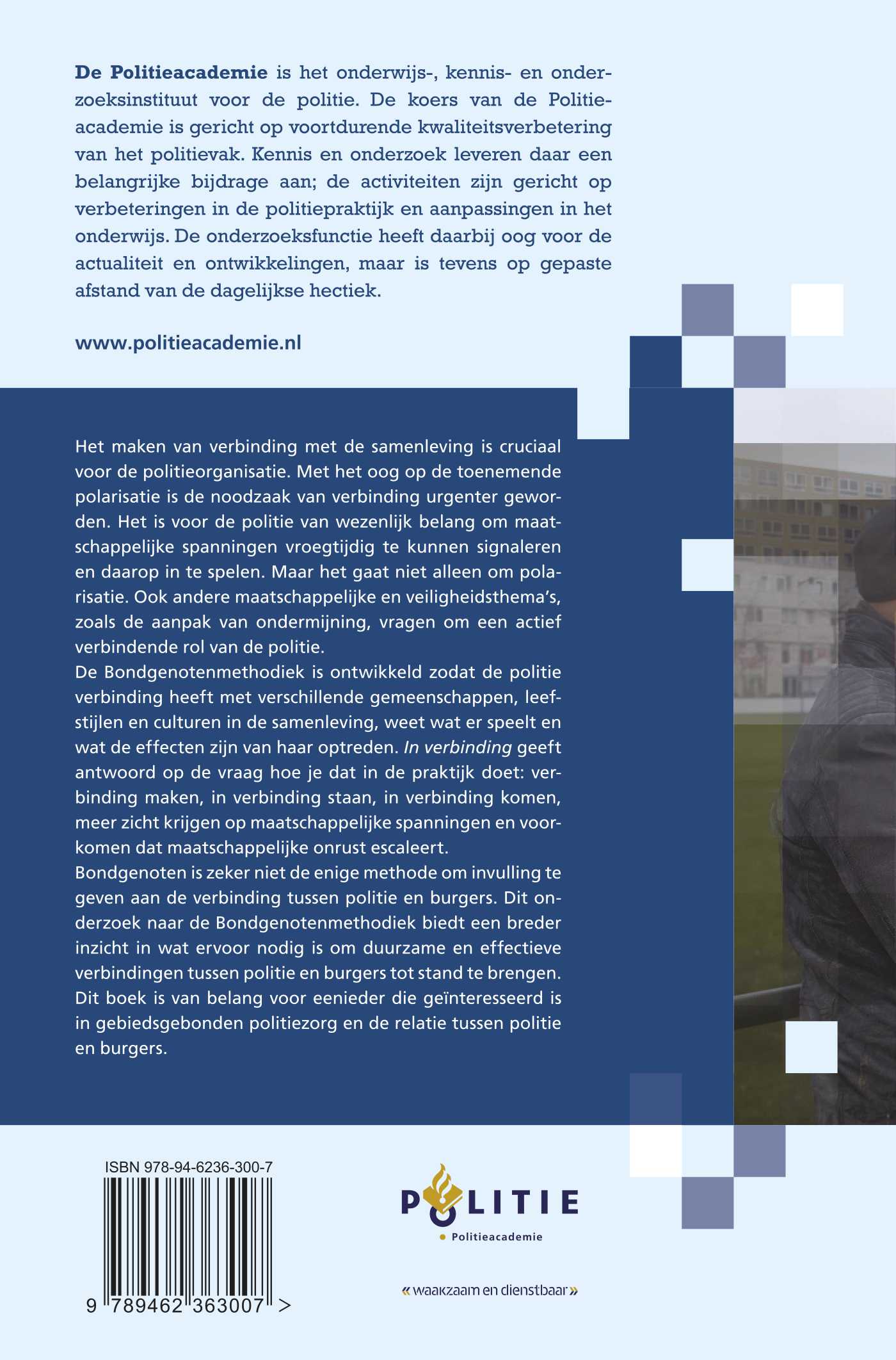 Achterkant van In verbinding