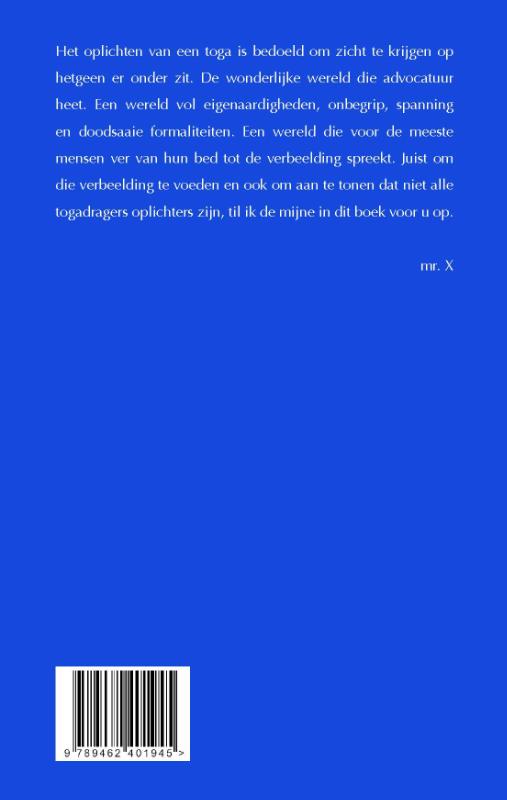 Achterkant van De toga opgelicht