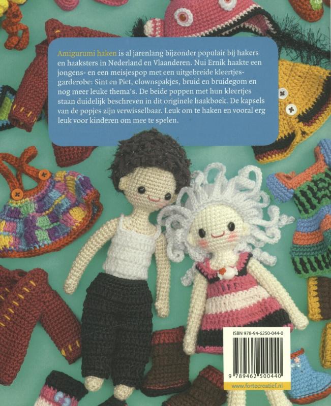 Achterkant van Amigurumi aankleedpopjes