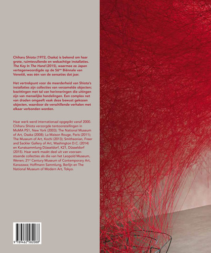 Achterkant van Chiharu Shiota