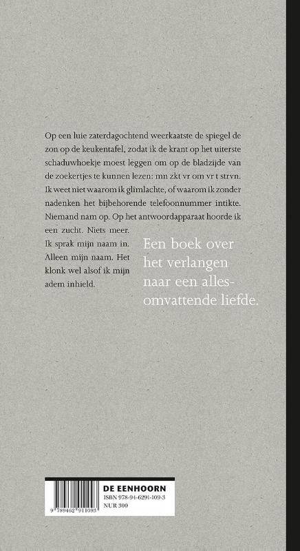 Achterkant van De zeer vermoeide man en de vrouw die hartstochtelijk van bonsai hield