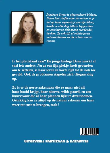 Achterkant van Dennengeur en zonneschijn