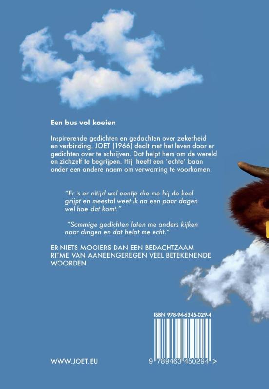 Achterkant van Een bus vol koeien