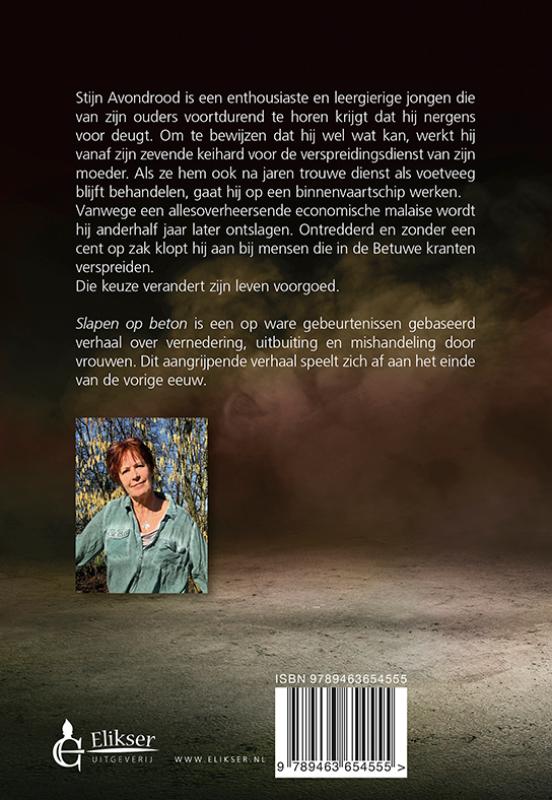Achterkant van Slapen op beton