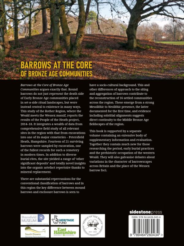 Achterkant van Barrows at the Core of Bronze Age Communities