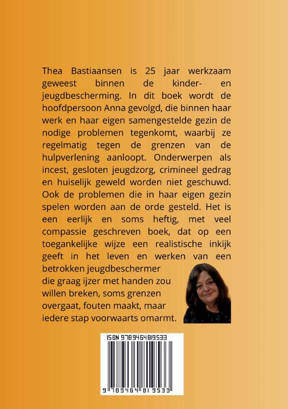 Achterkant van Kind op tafel