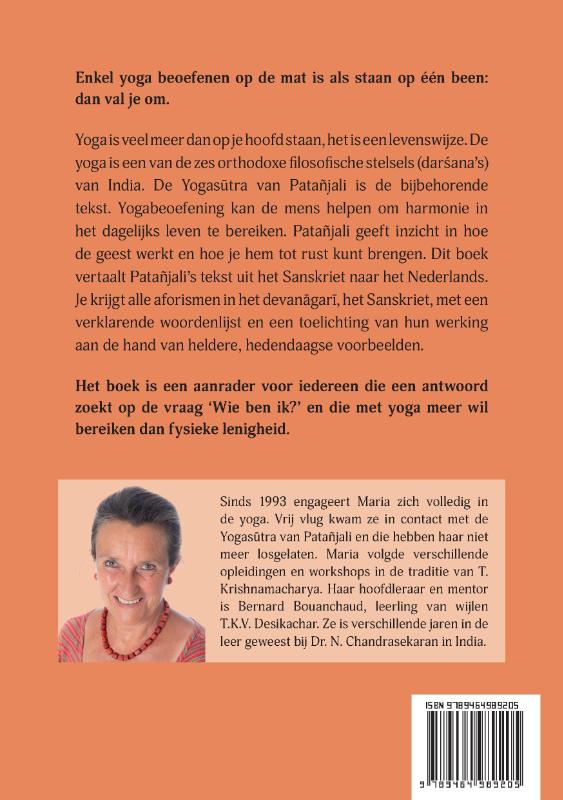 Achterkant van Yogasūtra van Patañjali (Met devanagari en sanskriettransliteratie)
