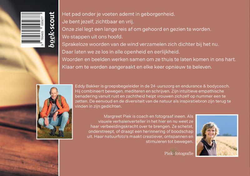 Achterkant van Dichter bij het nu