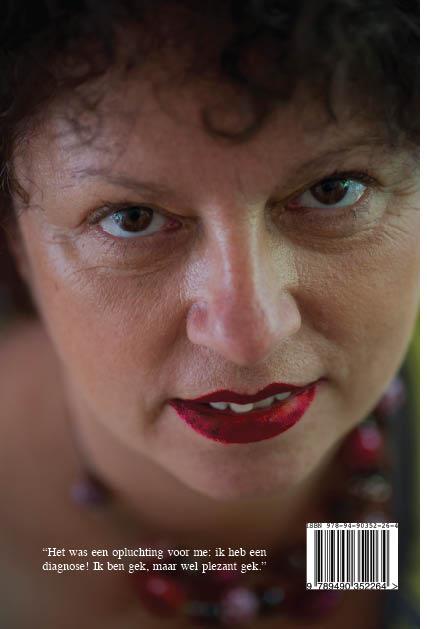 Achterkant van Leven op de top van een vulkaan