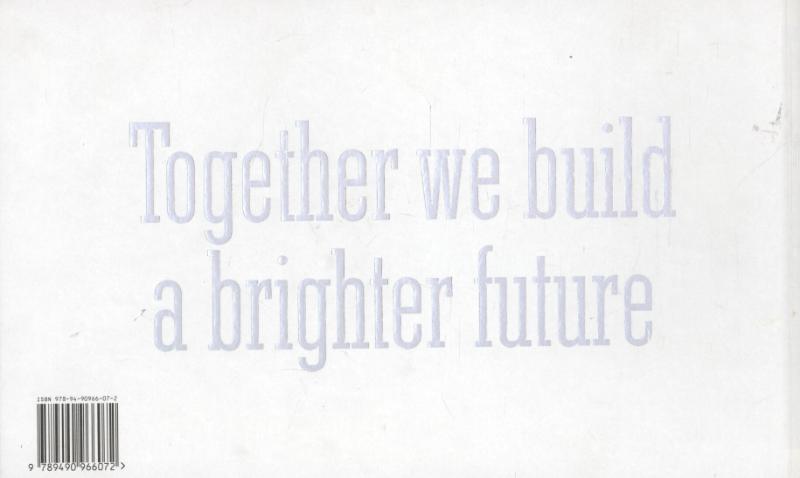 Achterkant van Together we build a brighter future