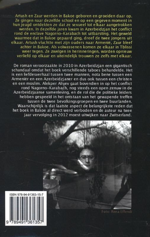 Achterkant van Artush en Zaur