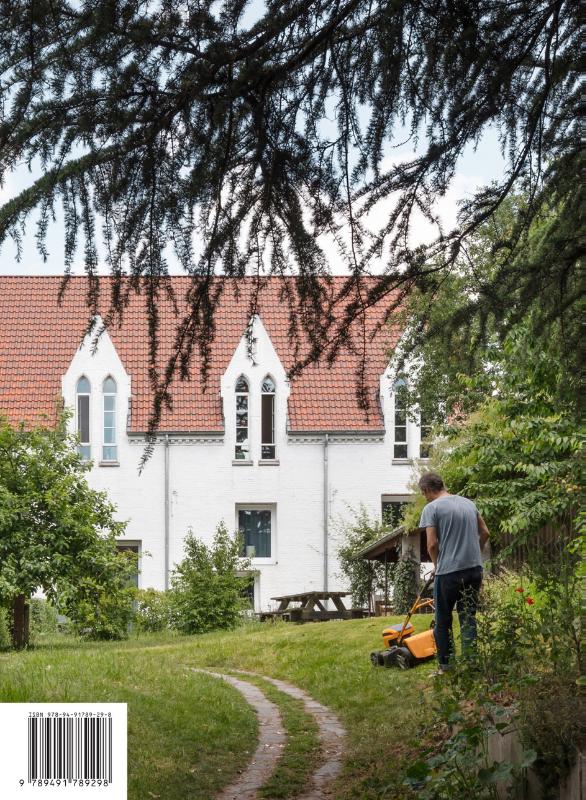 Achterkant van Momentum. Tijdschrift voor Erfgoed en Maatschappij. Collectief Wonen
