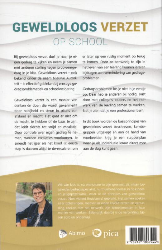 Achterkant van Geweldloos verzet op school