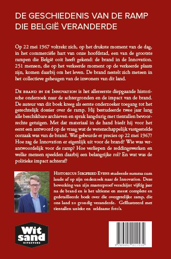 Achterkant van De brand in de Innovation