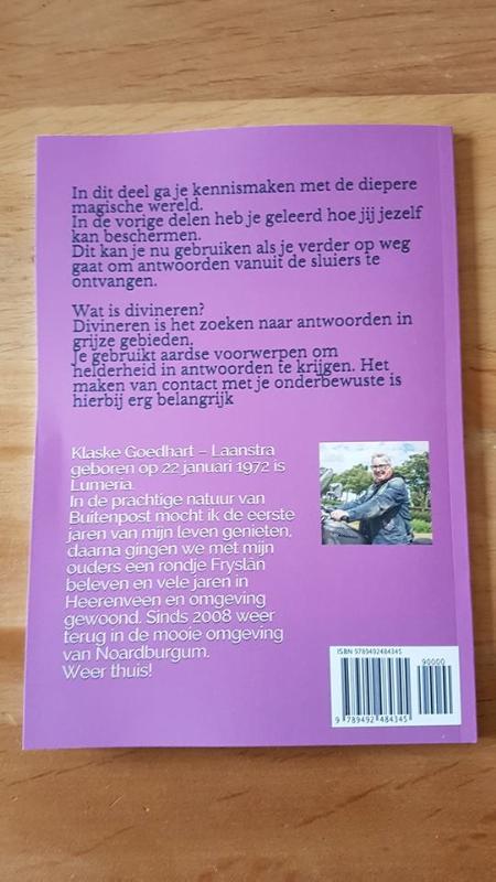 Achterkant van Divineren, magische rituelen en regels