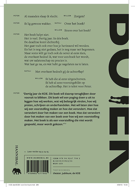 Achterkant van Koe doet boek
